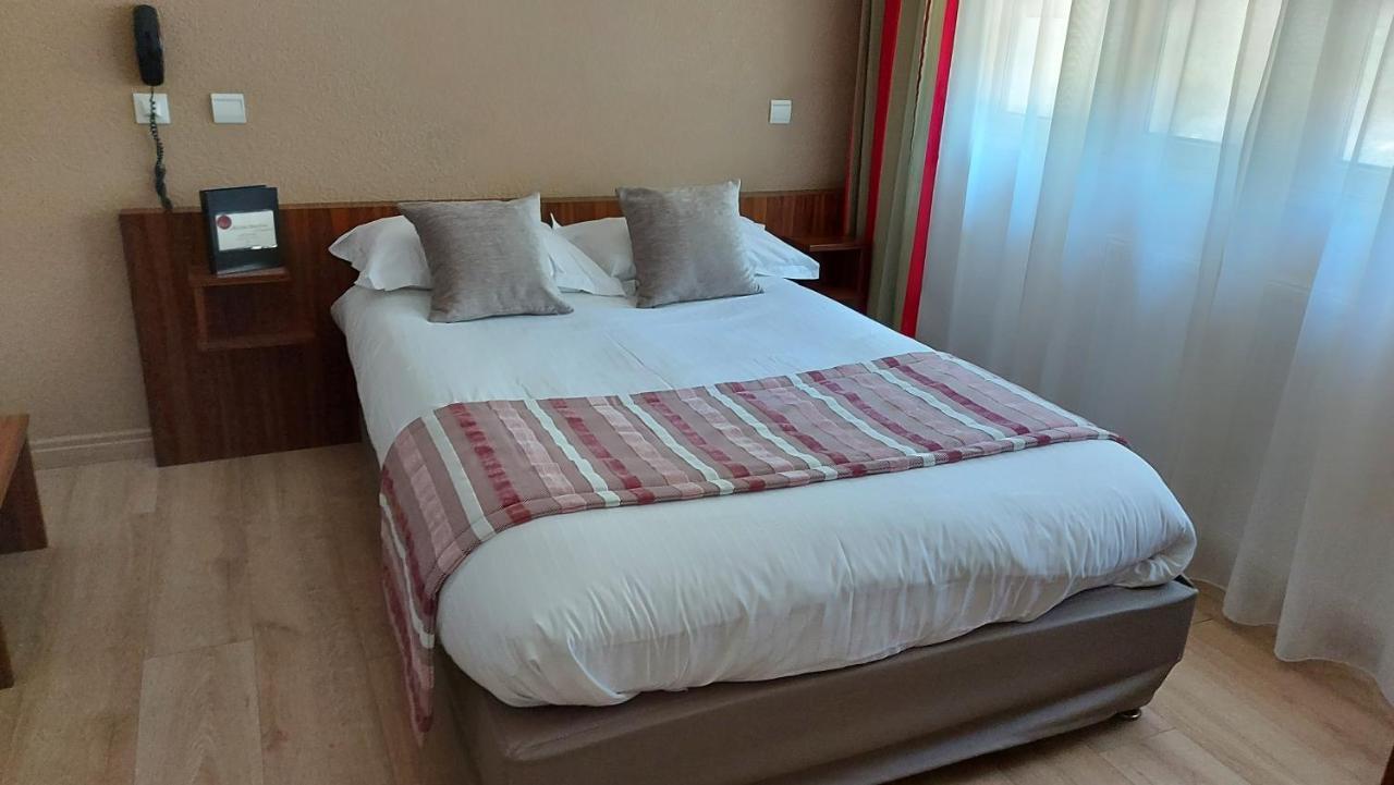 Hotel Brun Saint-Lattier ภายนอก รูปภาพ