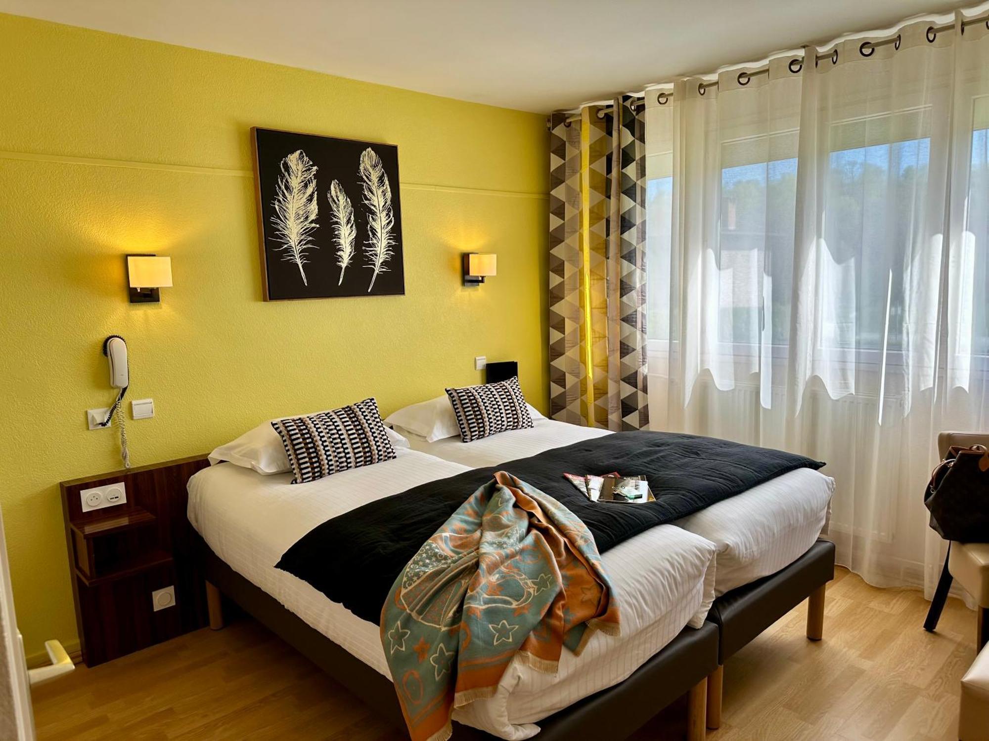 Hotel Brun Saint-Lattier ภายนอก รูปภาพ