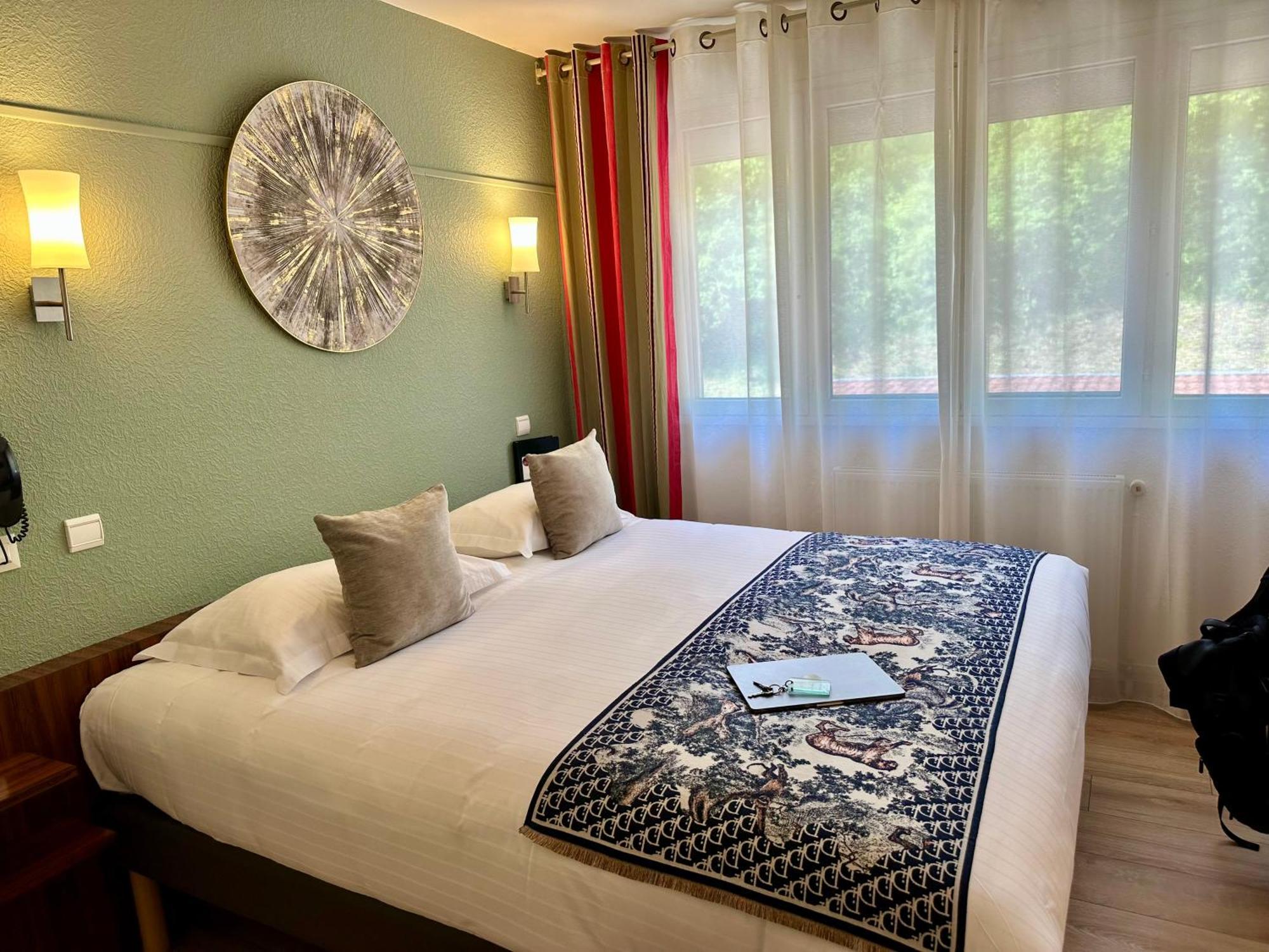 Hotel Brun Saint-Lattier ภายนอก รูปภาพ