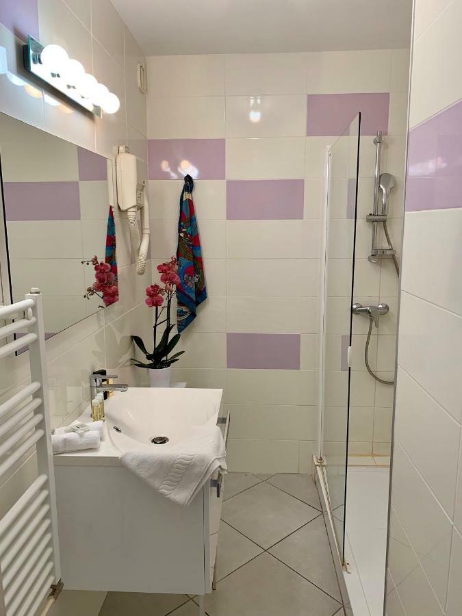 Hotel Brun Saint-Lattier ภายนอก รูปภาพ