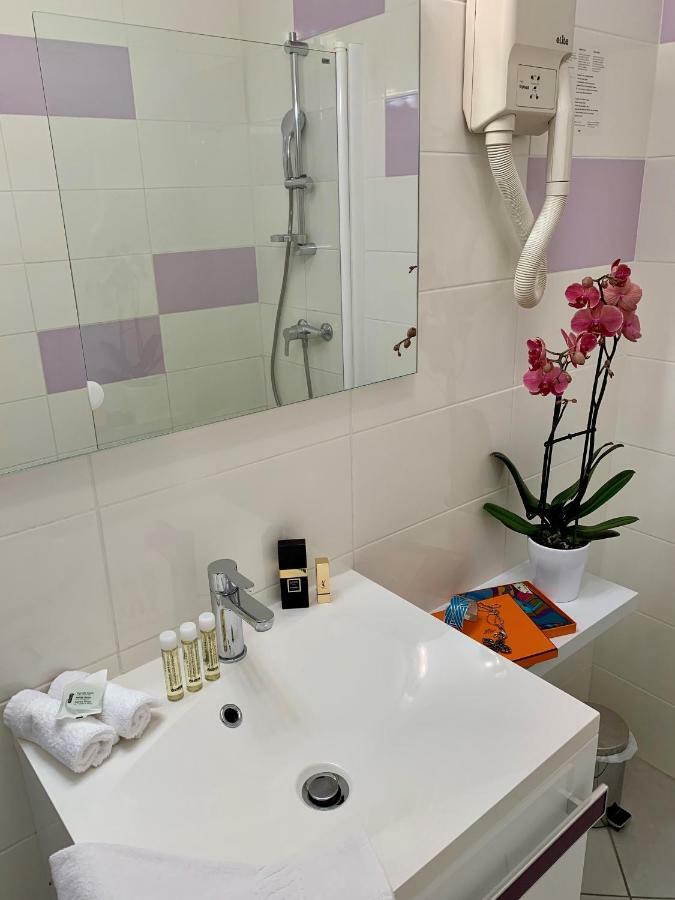 Hotel Brun Saint-Lattier ภายนอก รูปภาพ