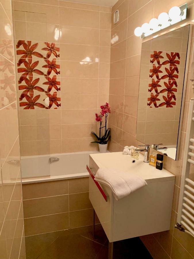 Hotel Brun Saint-Lattier ภายนอก รูปภาพ