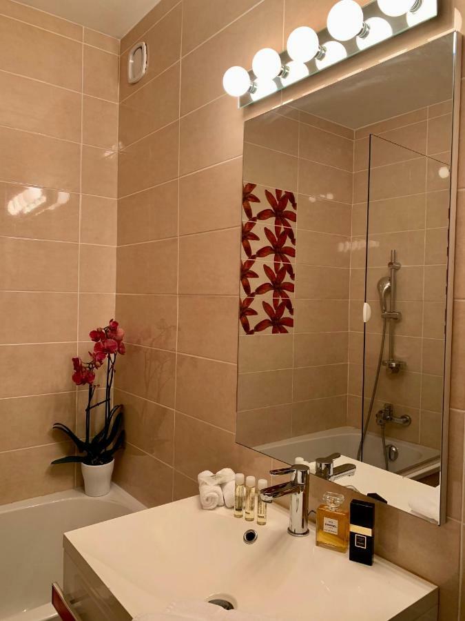 Hotel Brun Saint-Lattier ภายนอก รูปภาพ